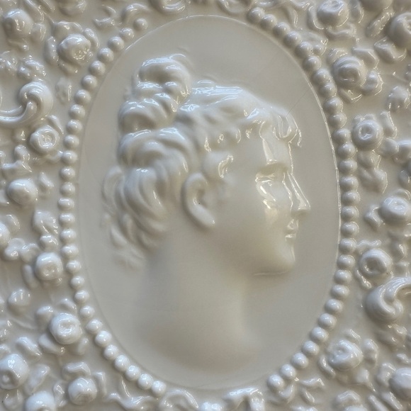 VINTAGE, JENNY LIND, MILK GLASS VANITY TRAY. - Picture 2 of 8